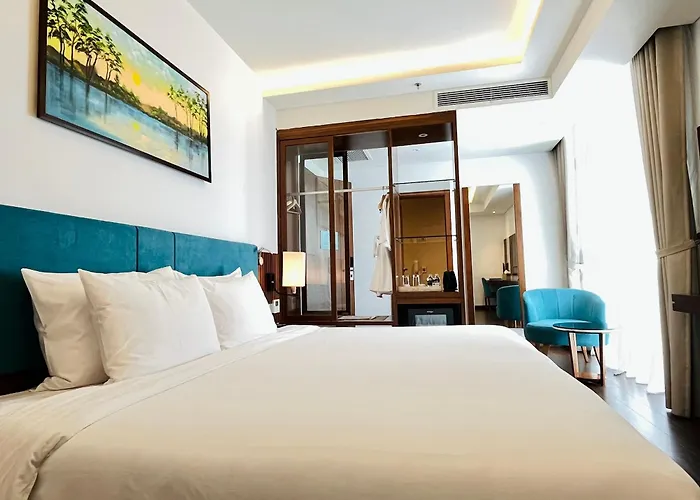 Maximilan Danang Beach Hotel