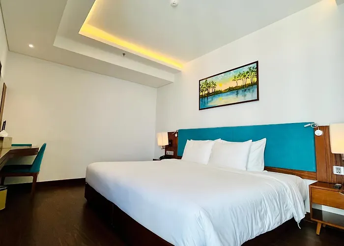 Maximilan Danang Beach Hotel